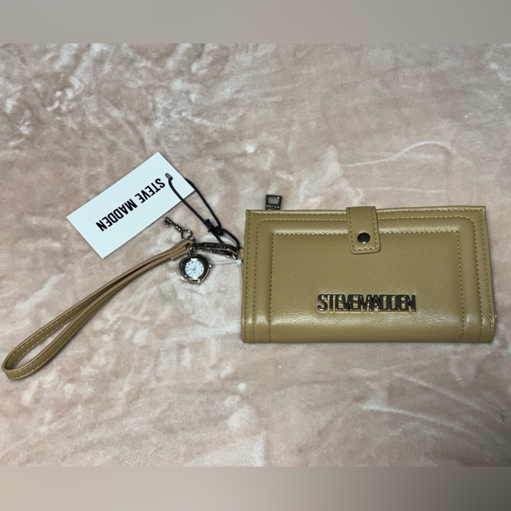 STEVE MADDEN | BSPARKIE LATTE WRISTLET BRAND NEW